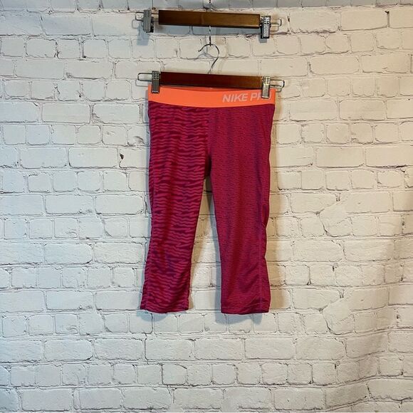 Nike Pro workout Capris size medium - Picture 1 of 5